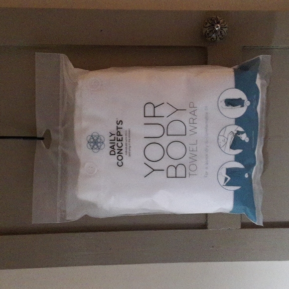 daily concepts Other - DAILY CONCEPTS YOUR BODY TOWEL WRAP OS